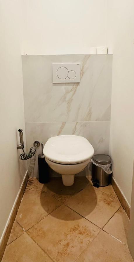 The Nice - 3 Rooms, 3Air Cond, 3Tv, 3Fans, 2 Wc, Wifi Everywhere 5Min Aeroport, Train, Beach, 1Min Tram, 15 Min Centre, Port, Parking Possible Екстер'єр фото