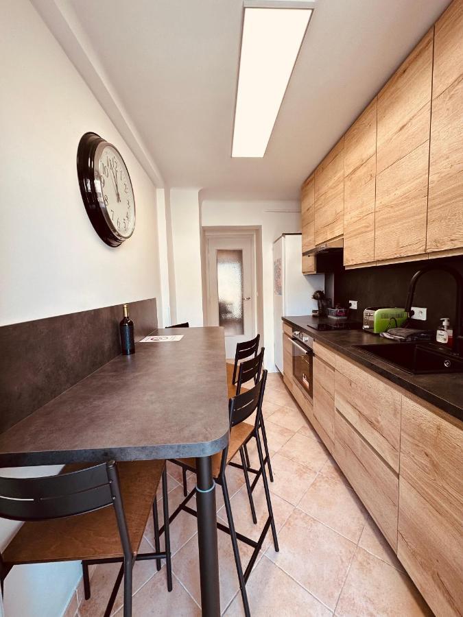 The Nice - 3 Rooms, 3Air Cond, 3Tv, 3Fans, 2 Wc, Wifi Everywhere 5Min Aeroport, Train, Beach, 1Min Tram, 15 Min Centre, Port, Parking Possible Екстер'єр фото