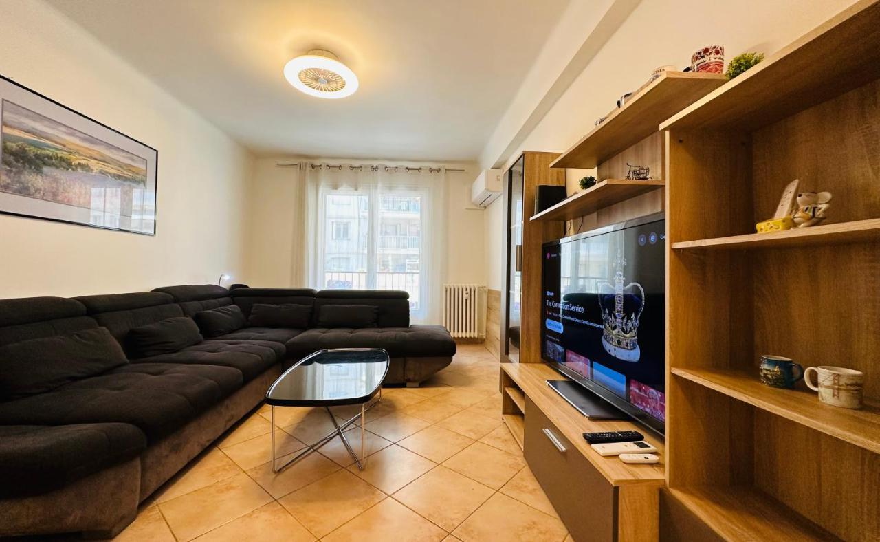 The Nice - 3 Rooms, 3Air Cond, 3Tv, 3Fans, 2 Wc, Wifi Everywhere 5Min Aeroport, Train, Beach, 1Min Tram, 15 Min Centre, Port, Parking Possible Екстер'єр фото