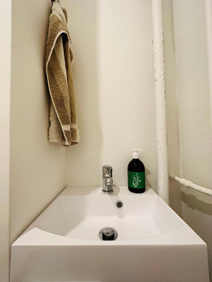 The Nice - 3 Rooms, 3Air Cond, 3Tv, 3Fans, 2 Wc, Wifi Everywhere 5Min Aeroport, Train, Beach, 1Min Tram, 15 Min Centre, Port, Parking Possible Екстер'єр фото